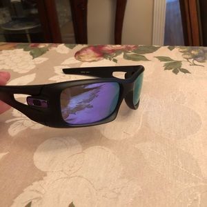 Oakley sunglasses black frame, multicolored lens